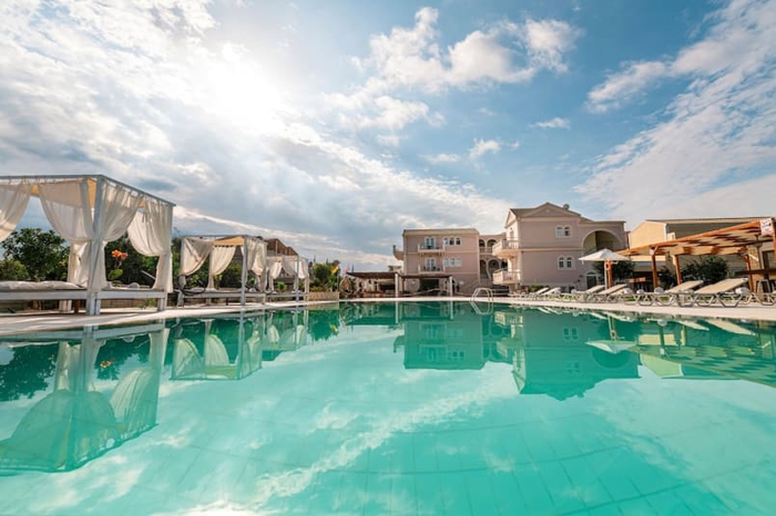 Hotel con Piscina
