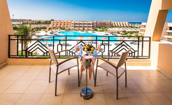 Camere con vista piscina