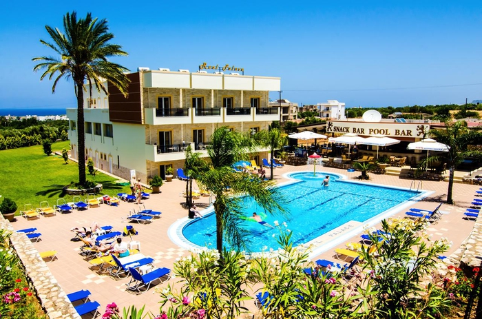 Hotel con piscina a Creta