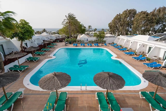Resort con piscina