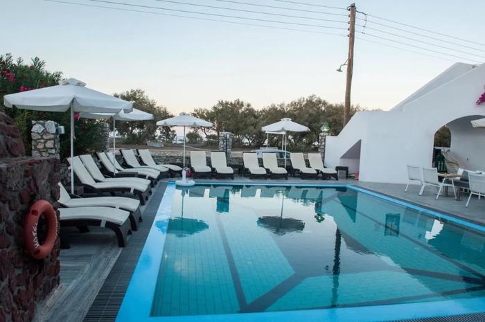 Relax a Santorini