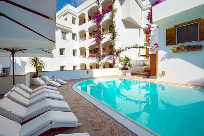 Hotel di lusso con piscina